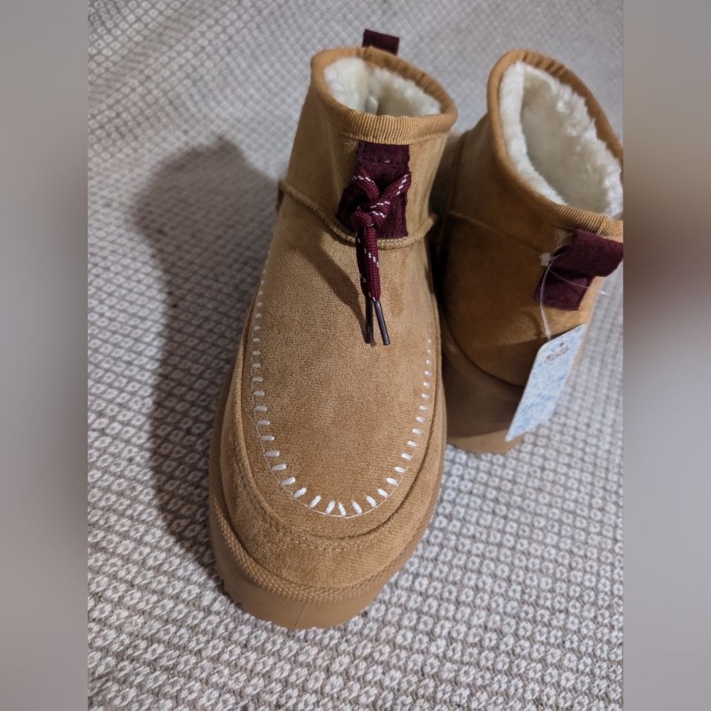 Mudd Tan Boots with White Interior - Picture 10 of 12